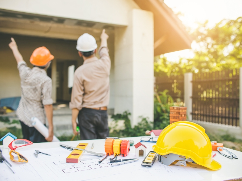 So sánh giữa xây nhà trọn gói và thuê riêng từng đội thi công