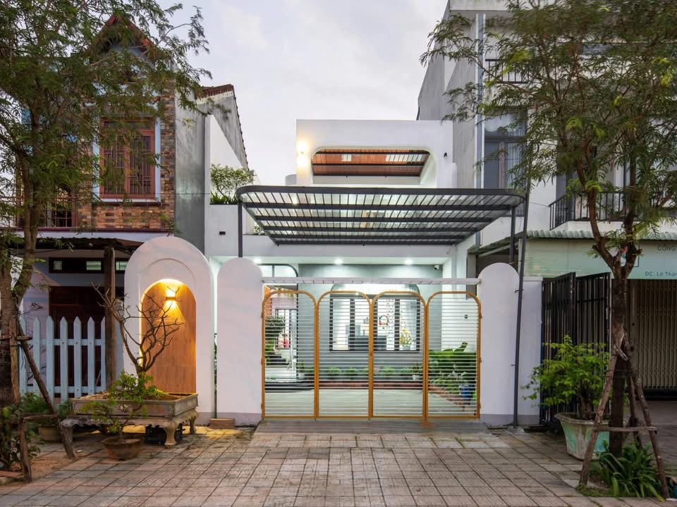 Nhà 2 tầng mẫu 04