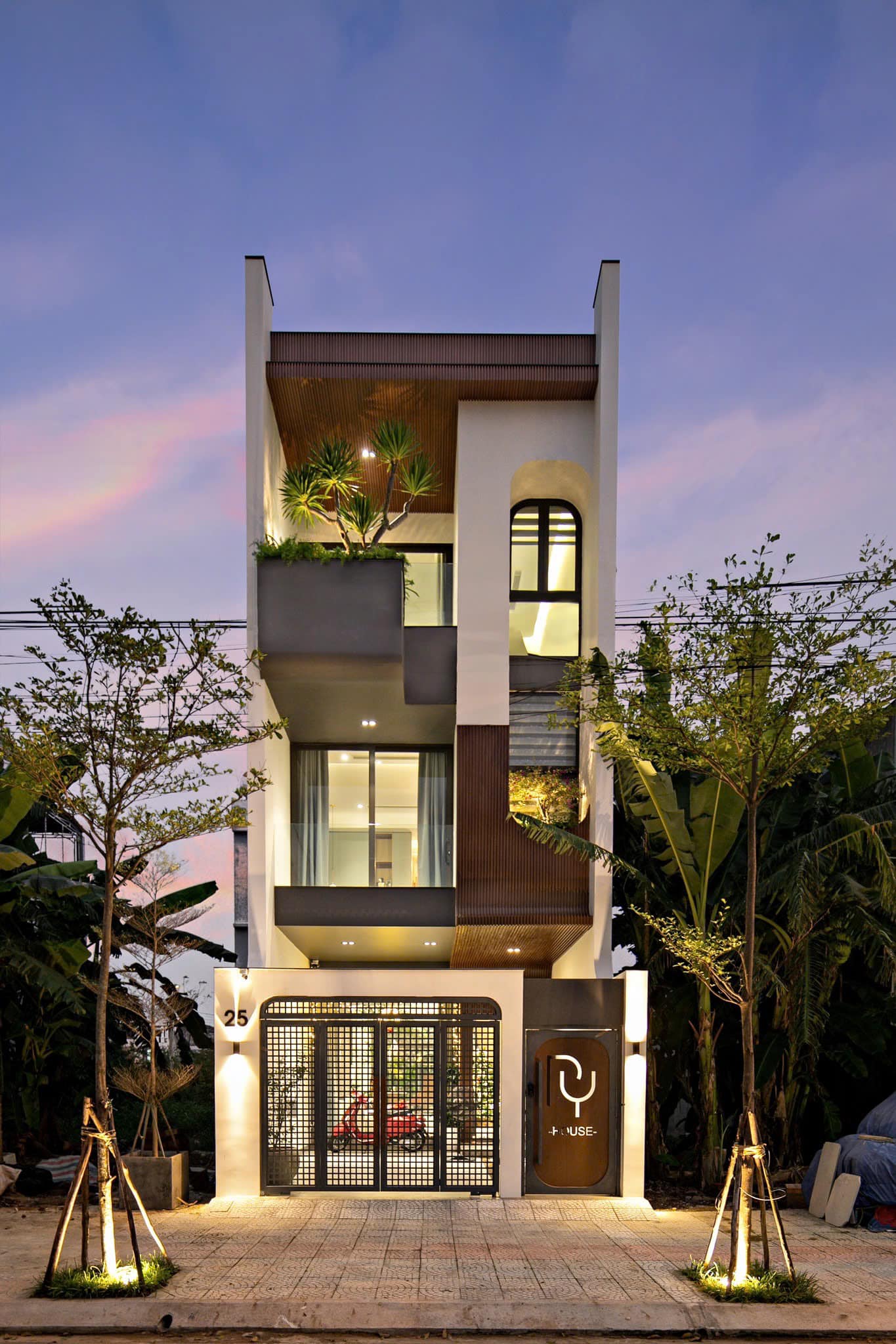 Nhà 3 tầng mẫu 04